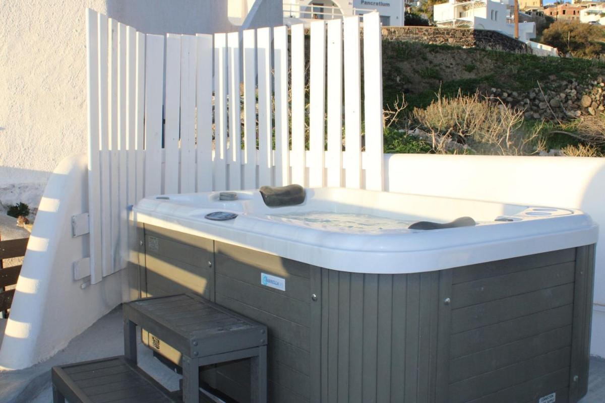 Villa Solasta #2 With Jacuzzi In Santorini Akrotírion 外观 照片
